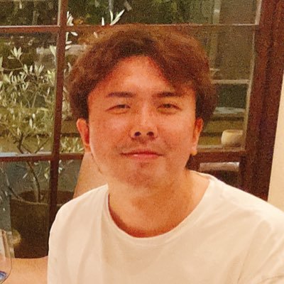 大学院博士課程を満期退学後、民間企業でソフトウェアエンジニアとして勤務しながら哲学の研究を続けています。専門はカント哲学。