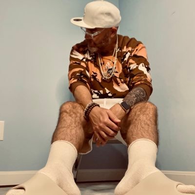 👟 ✈️ (Size (12M), Husband, Stepdad, Dogdad. Professional cat herder. Mainly on here for Sneakers, Reds, Bengals, UNC fan
