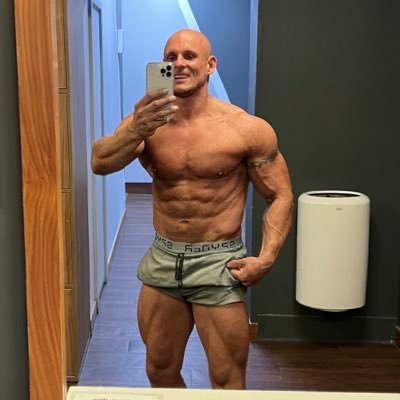 ImrieNicho86284's profile picture. progress not perfection 👊🏽