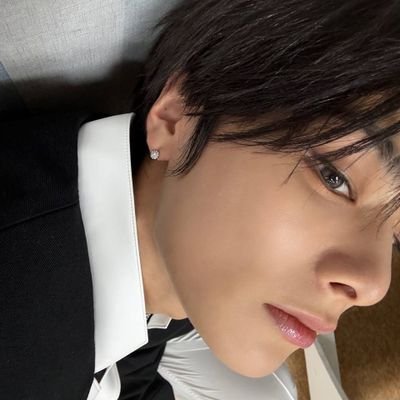 • ͏͏͏͏𝐰𝐞 𝐥𝐚𝐮𝐠𝐡 𝐭𝐨𝐠𝐞𝐭𝐡𝐞𝐫,𝐰𝐞 𝐜𝐫𝐲 ͏͏͏͏𝐭𝐨𝐠𝐞𝐭𝐡𝐞𝐫…♡ • @kookbinflower
• multifandom •
• collector •