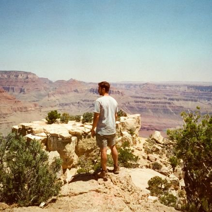 Early PLTR, TSLA and real estate investor.
I like capturing images on film 🎞️