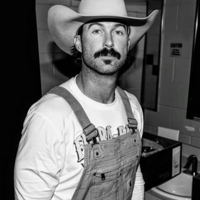 RileyGreen41665's profile picture. Singer/songwriter & hunter