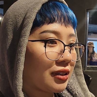 ‼️WARNING ‼️ Multi-stan ahjumma | 2nd-3rd GEN | Randomly change my hair color from green to blue (vice-versa) 🫣 Smol person in her 30s ✨ Roblox/MaMaMoBlue