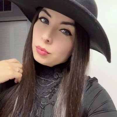 Confident & commanding. Lover of luxury. Here to be spoiled & worshiped by you. https://t.co/vhWOK1W3tk