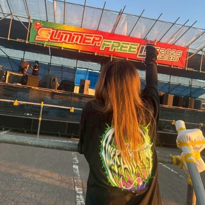 OVER ARM THROWとB'zとKing Gnuと犬が好きな、しがないライターです。文章を書いたり楽器で遊んだりしながら暮らしてます。「あいかわらずなぼくら」。ベース。北国。