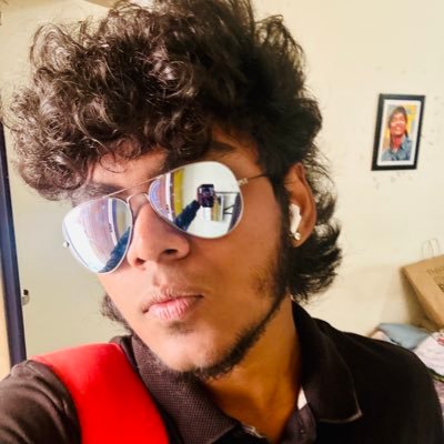 dhanush_suriya_'s profile picture. ungaluku heart lapu tapu lapu tapu nu thudikum enaku “dhanush dhanush” nu thudikkum :)