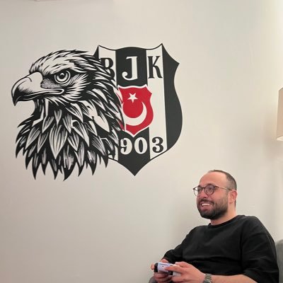m_dumaann's profile picture. New Account BESIKTAS ISTANBUL 🦅 NU/New Media 🎓 Brand Manager & Designer 💻
