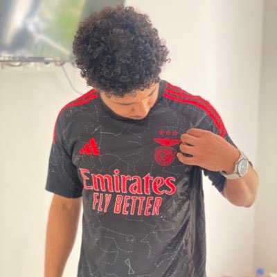 “Não sou Benfiquista de coração porque esse um dia para. Sou Benfiquista de alma porque essa é eterna!”
Obrigado Cosme!!1904🔴⚪🦅