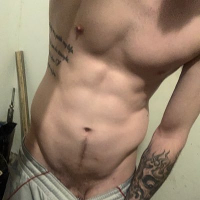🍍Kansas couple looking to have fun. 30M 28F https:// https://t.co/KykLJNo8ZS.