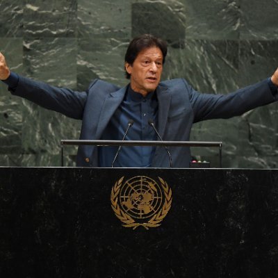 پرواز ہے دونوں کی اسی ایک فضا میں، کرگس کا جہاں اور ہے شاہیں کا جہاں اور