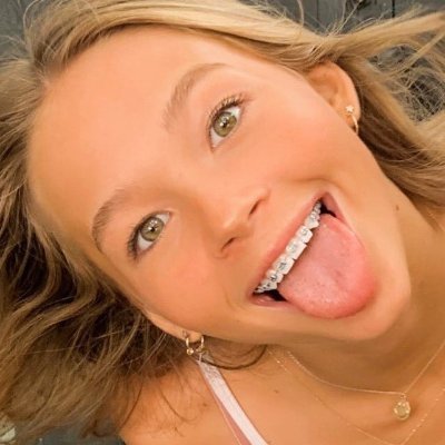 LOSINGMYMIND0_0's profile picture. t33n1e lover 😝
@softgirlyz