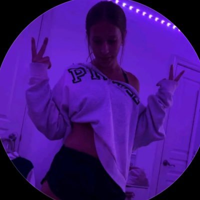 zozoisahoho's profile picture. seller (currently 51) DMs not about buying will be blocked