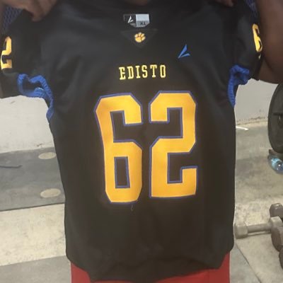 DT I’m 5’5 217Lbs I play for edisto high I’m in 10th grade