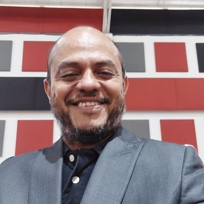 experto en nada formado en la universidad de la vida seudointelectual aficionado hijo hermano amigo esposo padre en busca de la vida eterna