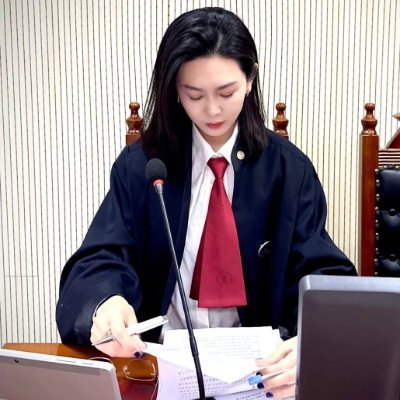 👣90后执业律师的独白;
💼高压的工作让我深感束缚 | 只有推上才能释放真正需求
⚖️人与人最好的交往 | 必定是带着善良穿过人海 | 彼此相逢
📠同频可以联系电报 |