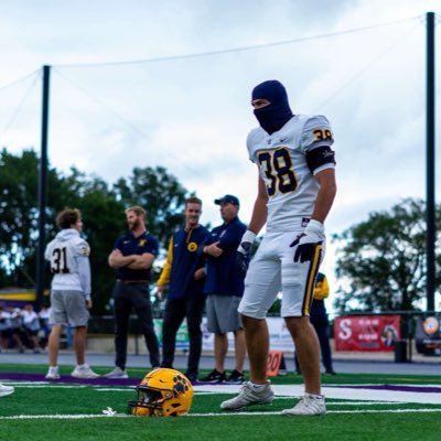 St.Ignatius C/O 2027 Athlete🏈 6-1 ft 212 pounds #Linebacker #OHIO #CLE Email: dbaker27@student.ignatius.edu Cell- 216-956-1102