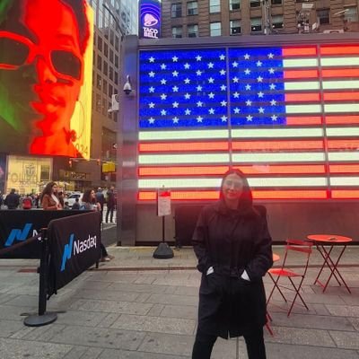 Abogada, uribista, anti progresista, anti feminista.
