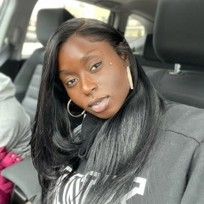 Elizabe02594867's profile picture. Being myself