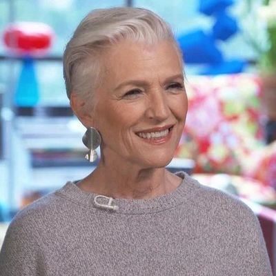 Bestselling International Author of A Woman Makes A Plan📖Doctor of Dietetics 👩🎓Supermodel😉 💃#ItsGreatToBe77 Manager: anna@mayemusk.com