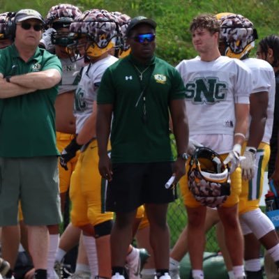 Coach Q| Defensive Backs Coach @ St.Norbert College| |Exercise Science Grad 🧑🎓| D-coordinator/Performance Trainer @begreatathletics |