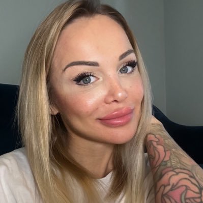 I’m a 43 year old mom of five (two of them are my dogs). I hope that you will enjoy my profile🤗🙈