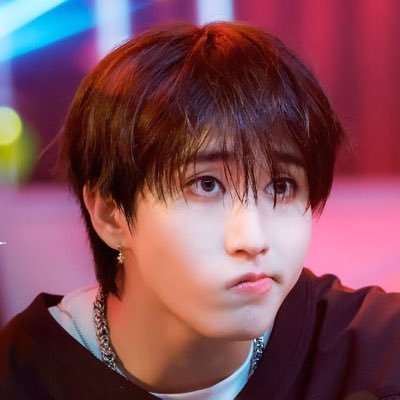 realfriendss_'s profile picture. i like writing stories about men kissing each other 🦷 nsfw account, minors pls dni