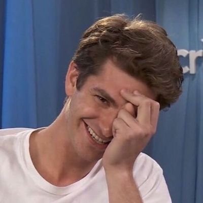 ◆ Ele/Dele | 21y | ISTJ | Universitário fudido | Carpenter | Namorado do Andrew Garfield mas ele n sabe 🤫