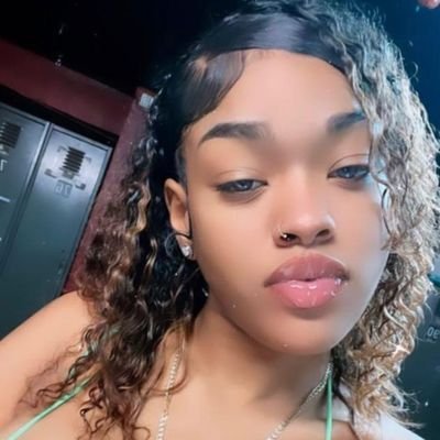 Hi 💦❤️ slide up for menu 💕would you be interested in buying some of my content😍🎥, facetime bundles📲 or exclusive bookings/meetups😏?