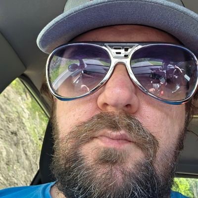 45yr old Rich white honky. MLC Podacast fan. No politics.