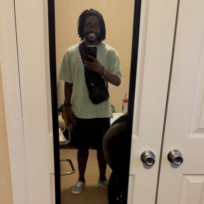 27. Poet. MD✈️SC. Author of Tales From A (Love) Poet. Co-Producer of @PoetrySlamm #TowsonUniversity Fall ‘21. #RavensFlock 1-1 NSG. Ball Python owner🐍