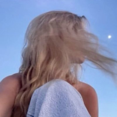 oykusomething's profile picture. 