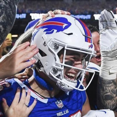 ☁️🕊️ ariana grande ; aespa ; #billsmafia ; dalton kincaid enthusiast ; following all @x rules and guidelines | alts ; @allforkincaid @sweetenermafia
