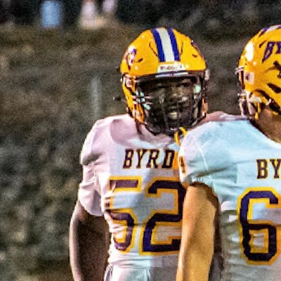 Class of 27’ 6’0,280, OT,OG #52 Contact: 318-272-3244 morristrenton09@gmail.com Bench:270 Squat: 385