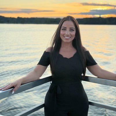 cmariegr86's profile picture. Be kind. Be brave. Know your worth. Take no shit. ♊️