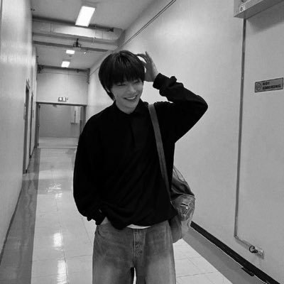 essencccceofme's profile picture. una desgracia nueva me coge cada día y no se mueve rico