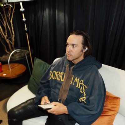 Pete Wentz every hour, not a bot || dm for credits/removal etc.