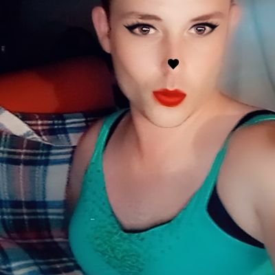 bischierige jngn van wst-vlndrn is opzoek naar jongen/meisje/shemale/transgender waarmee hij kan experimenteren en geile foto's kan meedelen