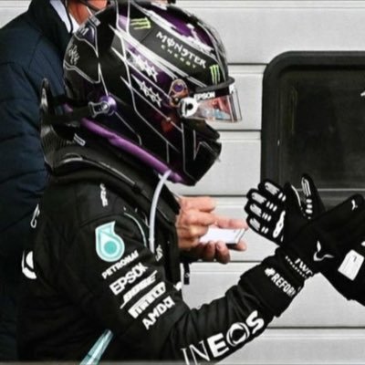 itsscrs's profile picture. 55 • 44 • 01 ♡︎ | @thisccrs