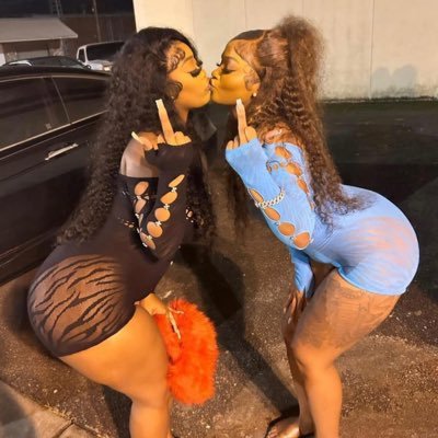 Discreet. Burner account. Black female/Bi. I love nasty bitches.😋🩷