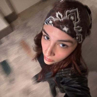 alo_alowlw's profile picture. te amo acuario pelirroja con problemas de miopía
  
                                                                             The Warning/Twice