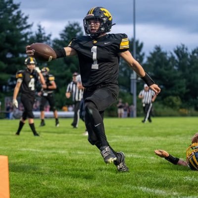 blayneporter_'s profile picture. Janesville CSD 26’| 5’10 170 ATH| 3.74 GPA| Janesville, Ia| 3192774227| 2x First Team All District| 2x First Team All Area| Head Coach # 3194646010|4.61 40|