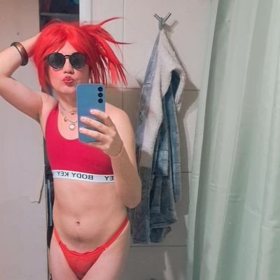 caliente ,sutra,regalona,me gusta cumplir deseos, independiente, buena para el trabajo ,amor por los hombres .
