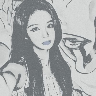 nyrora's profile picture. a soul laid bare in colors and lines