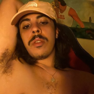 23 anos. poeta, ou seja, tudo | desenho e escrevo. autor de @poesianasestrelas no instagram