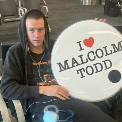 eyawnv's profile picture. jesus saves ✞ • 🇨🇿 • cali