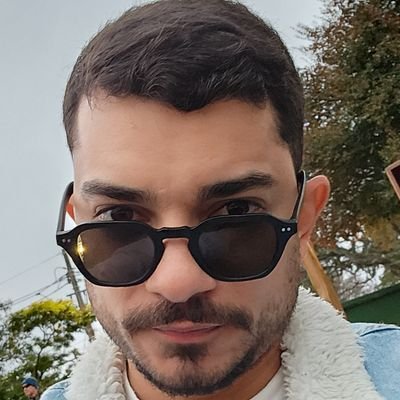 RenatoRossy's profile picture. Bobeira é não viver a realidade.