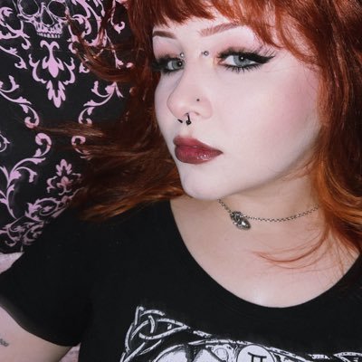 25. she/they. voice actor. cosplayer. aspiring avatar studios cast member.