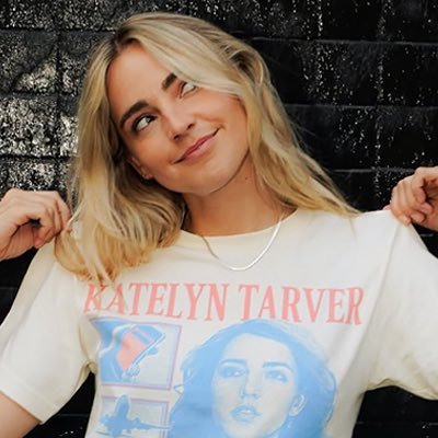 Sua maior fonte de notícias da atriz, cantora e compositora Katelyn Tarver no Brasil | Your best source about @katelyntarver 📲 available in pt-BR and en-US.