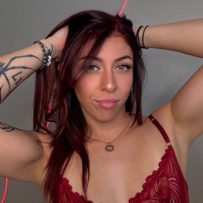 18+ / 25 / your favorite ass on the internet🤩 ONLY RESPOND ON OF !