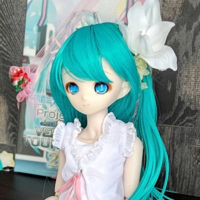 DIVAAC。のんびりとパフェ埋め再開。初音ミク。
ミクさん(ぬいぐるみ、ドール、ねんどろいどどーる)の服作り。ヘッダーの衣装は自作。たまにお絵描き。原神。崩壊スターレイル。イースシリーズ。軌跡シリーズ。